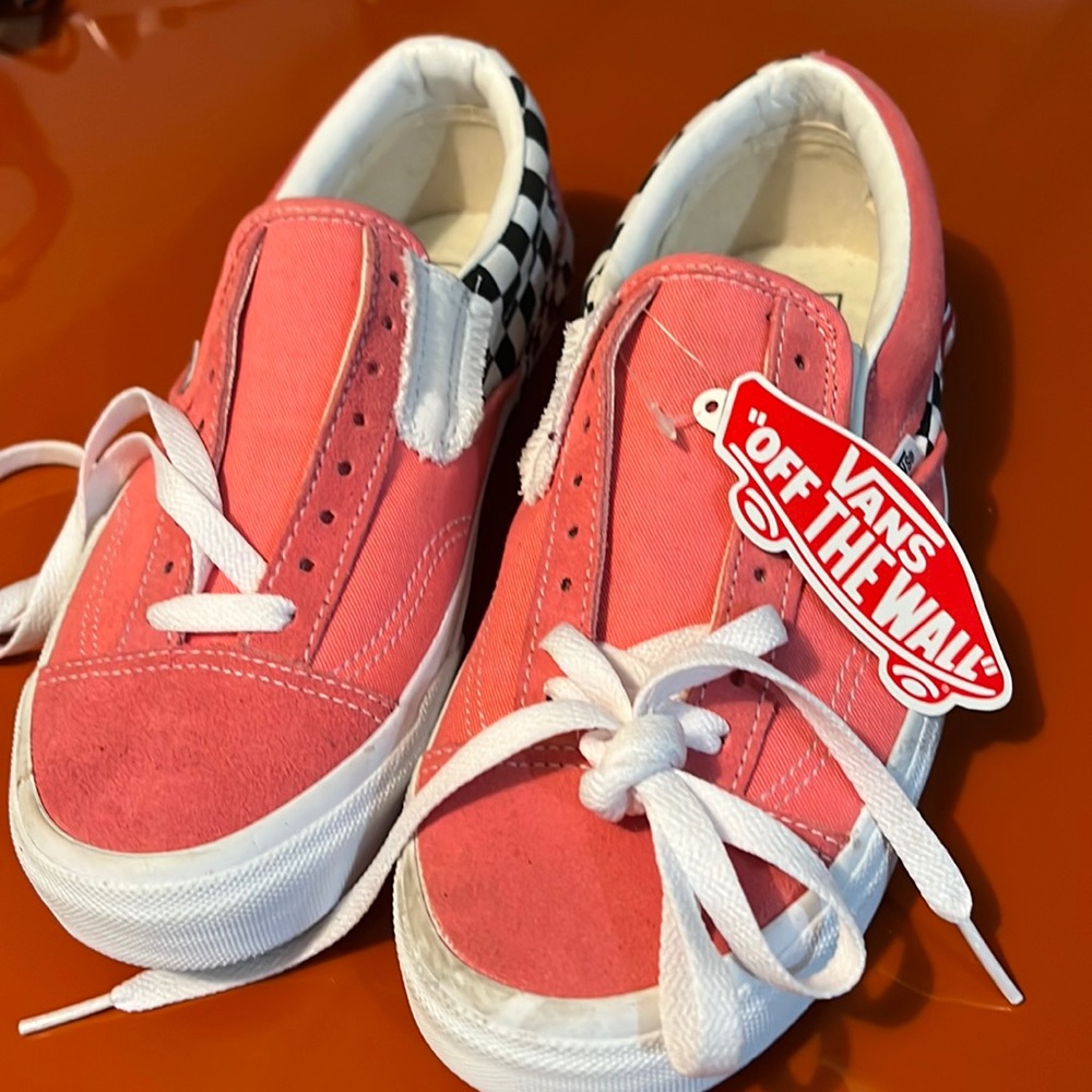 NEW VANS Size 7 men; 8.5 women